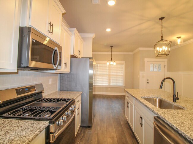 Building Photo - LIKE NEW Home in Natures Cove West in Athe...