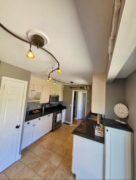 Building Photo - 202 Edgewater Dr