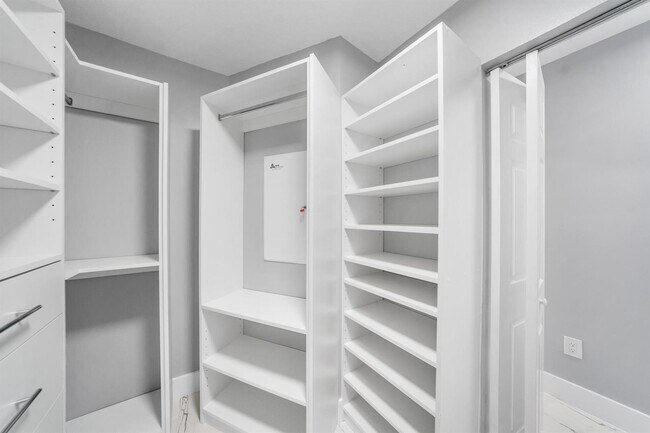 Building Photo - 5233 SW 155th Way