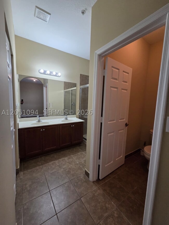 Building Photo - 2851 Prospect 404