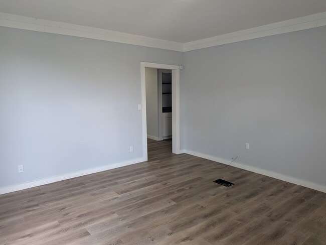 Building Photo - Move in Ready 4 Bed 2 Bath House