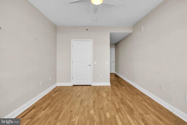 Building Photo - 400 S Broad St