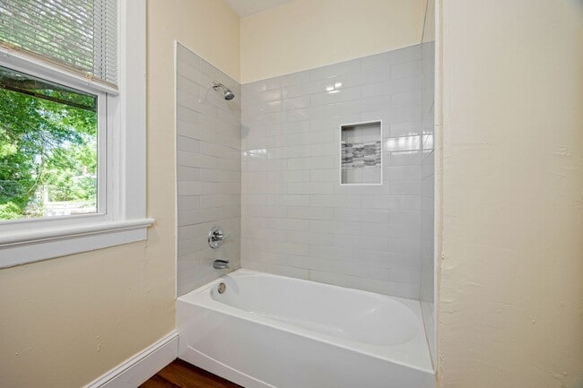 Building Photo - Completely Renovated 3 Bedroom Home in Hig...