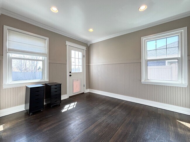 Building Photo - Gorgeous Sugarhouse Remodel!