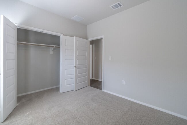 Building Photo - 234 Heritage Ml Trl