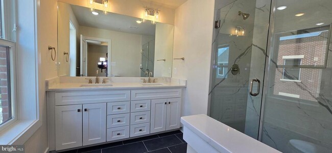 Building Photo - 422 Chapel Alley