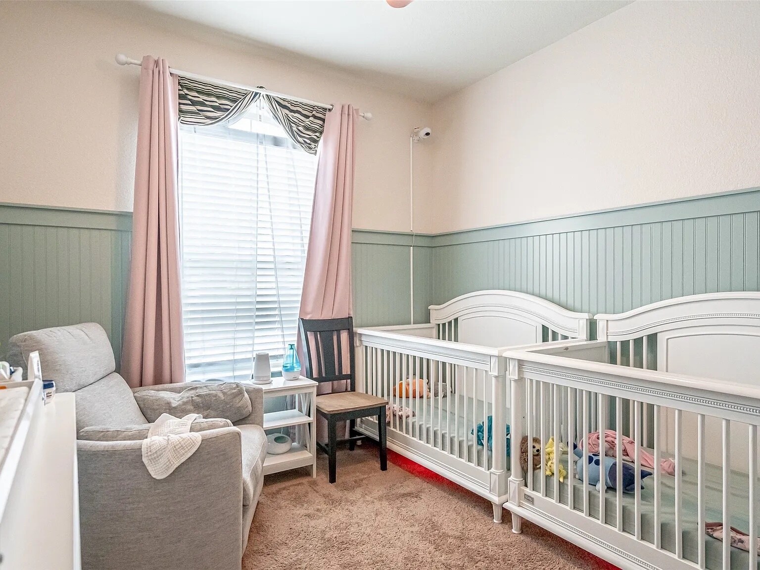 1 of 3 guest bedrooms - 9912 Huntersville Trl
