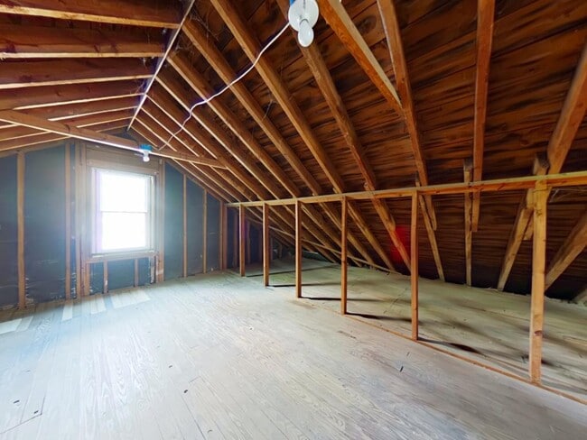 Building Photo - 2424 E Lexington Ave