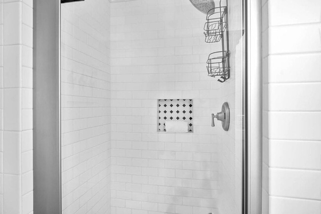 Building Photo - 165 Beach View