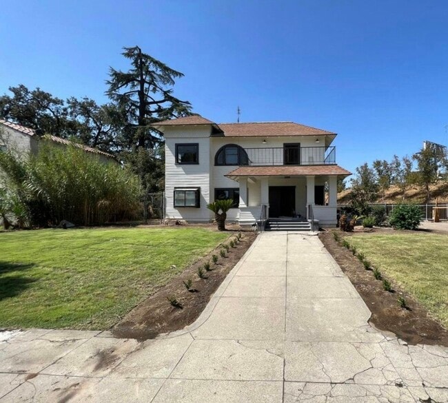 Building Photo - 345 N Van Ness Ave