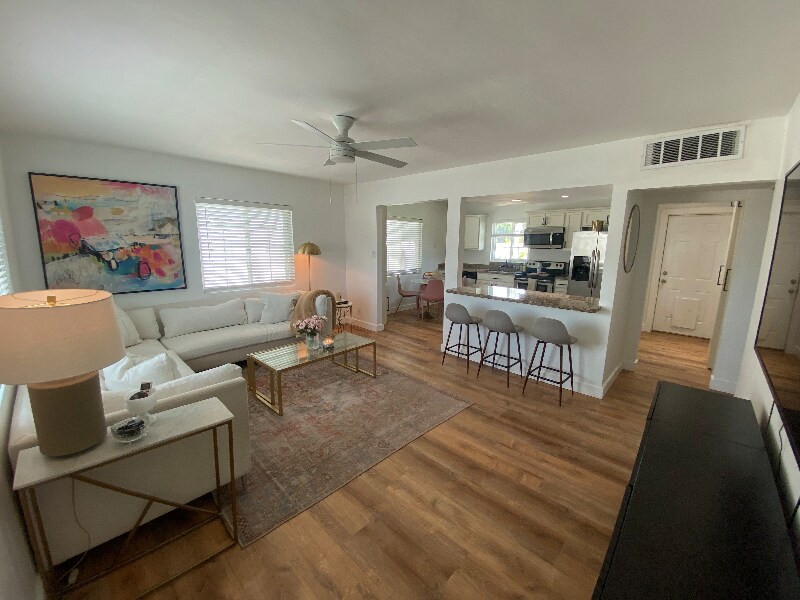 Building Photo - 3536 E Amelia Ave