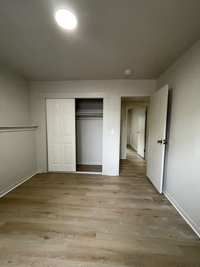 Building Photo - 607-609 Parker St Duplex
