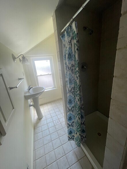 Building Photo - 705 Rubel Ave