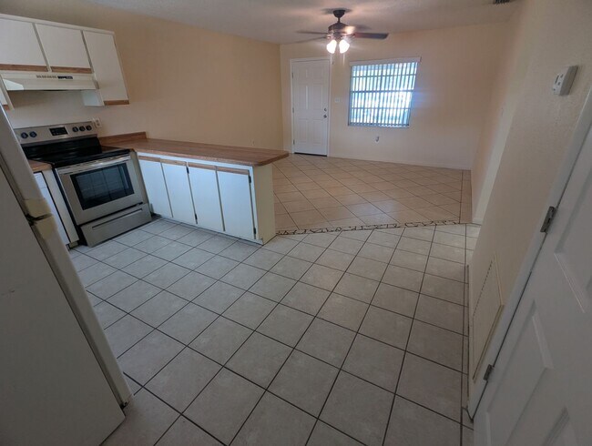 Building Photo - 824 N St Clair Abrams Ave