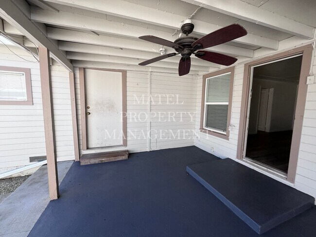 Building Photo - 548 Esgar Ave