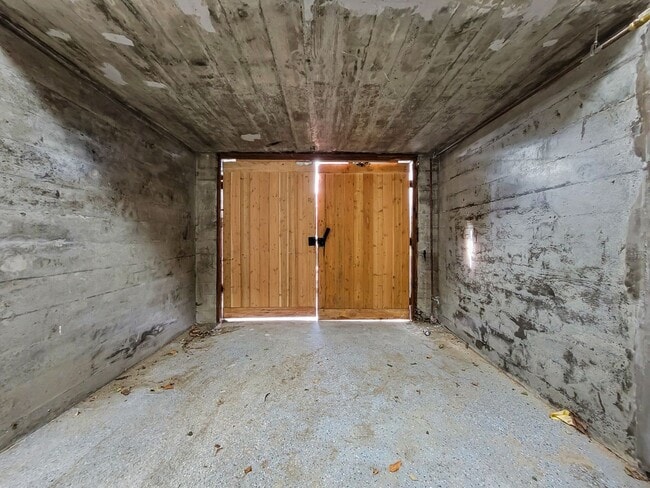 Building Photo - Remodeled Alki Beach Home with Puget Sound Views