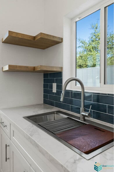 Building Photo - 223 E Cherry Ave