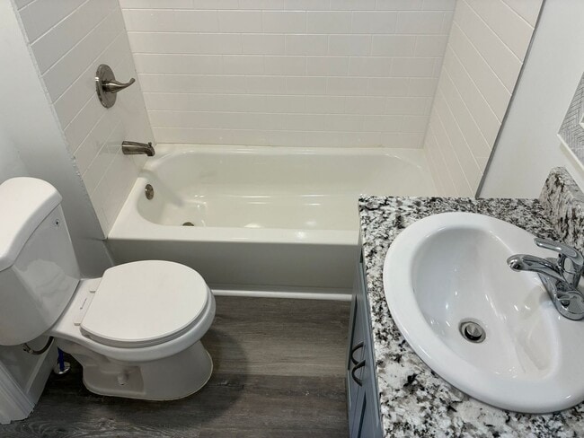 Building Photo - Welcome to the Heart of Unionville prime location!