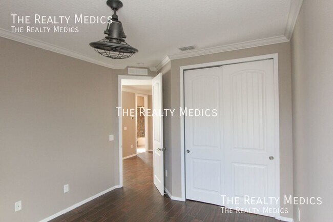Building Photo - 15764 Ave Of The Arbors