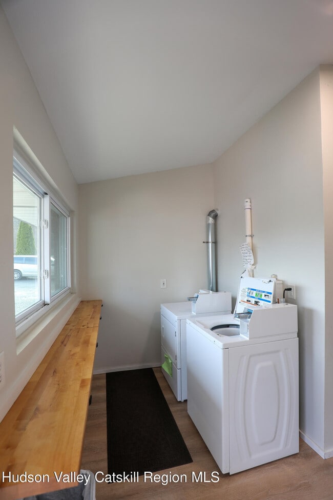 Building Photo - 669 Broadway