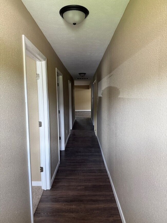 Building Photo - 115 W Ash St