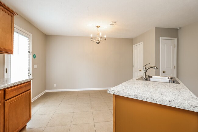 Building Photo - Inviting 3-Bedroom Nashville Home