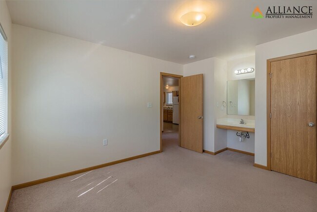 Building Photo - Vattier St. 928-30