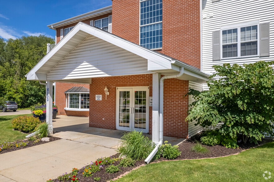6150 Leasing Office Entrance - Monarch at Middleton Shores
