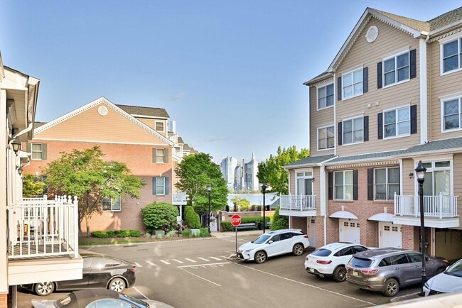 Building Photo - 375 Kingston Ct