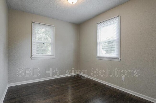 Building Photo - 17250 Montgall Dr