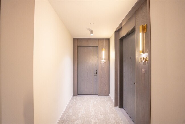 Building Photo - 55 Lagrange St