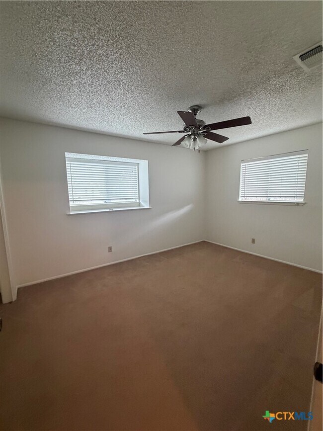 Building Photo - 1727 Redwood St