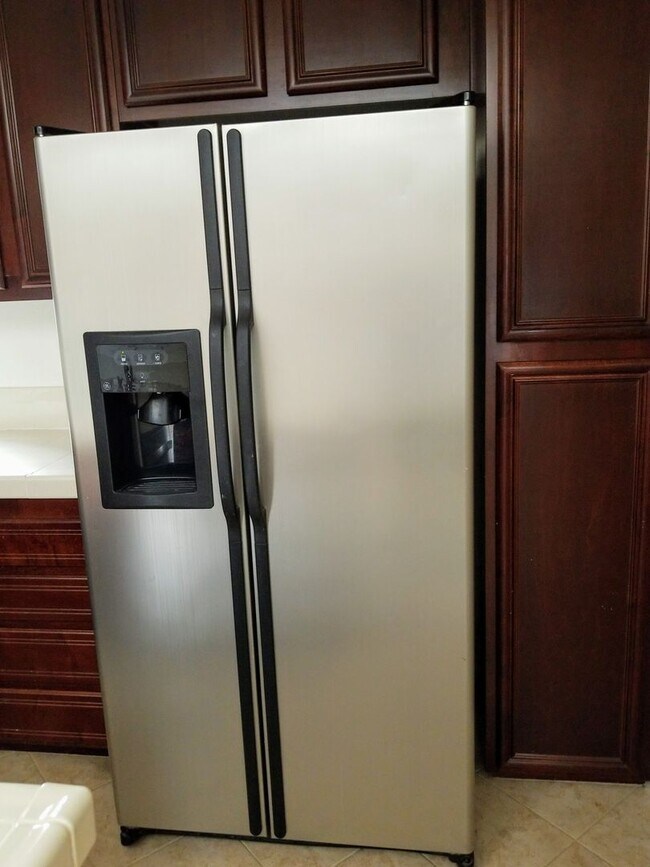 Building Photo - 1350 sqft 2 Bed plus Den, 2 Bath Chula Vista 2Car Garage, Gated community