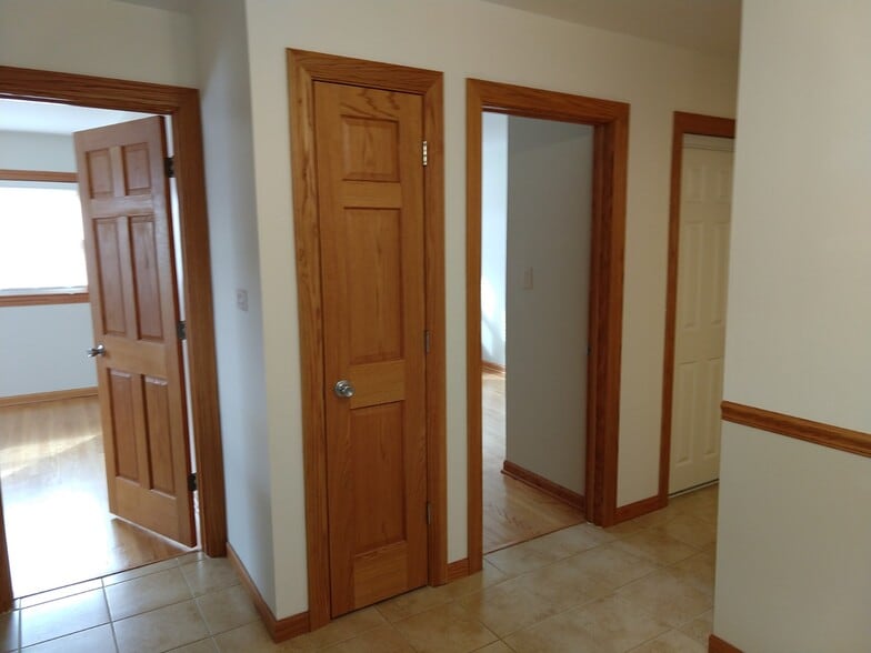 Building Photo - 1343 Woodview Ln