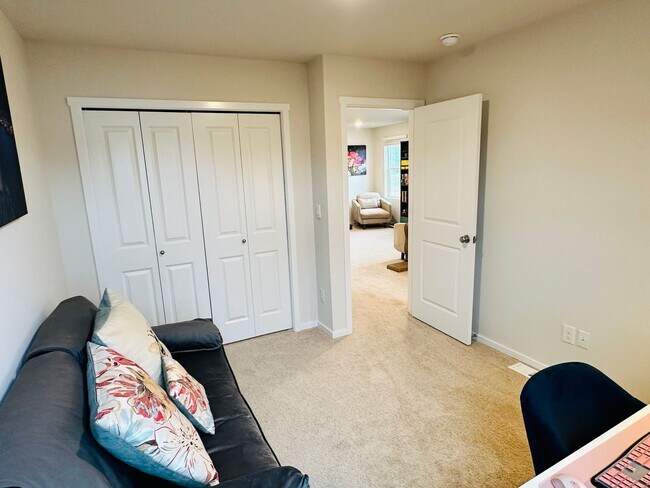 Building Photo - Beautiful Nearly New Ridgefield Home