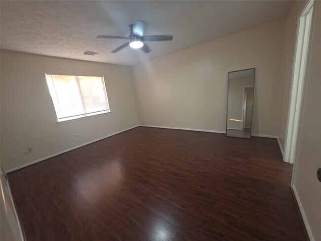 Building Photo - 1907 Summerfield Pl