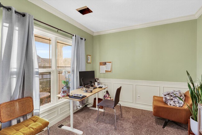 Building Photo - 2 story 4 bedroom 3.5 bath