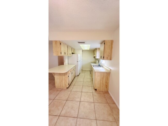 Building Photo - 2 Bedroom/2 Bath Condo! SW Cape Coral near...