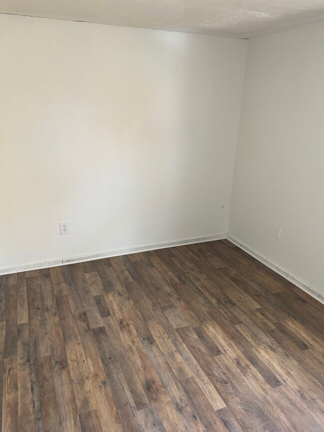 Primary Photo - 9538 Cloverleaf Rd