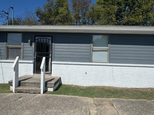 Building Photo - 3713 Village Trl