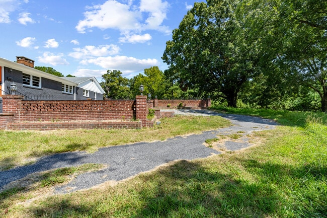 Building Photo - 1644 Sims Bridge Rd