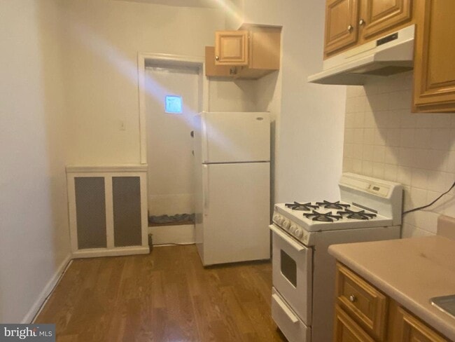 Building Photo - 3711 Lancaster Ave