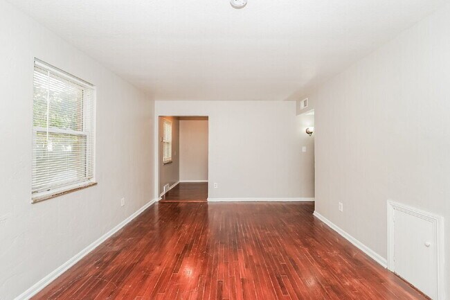 Building Photo - 20231 Crystal Ave