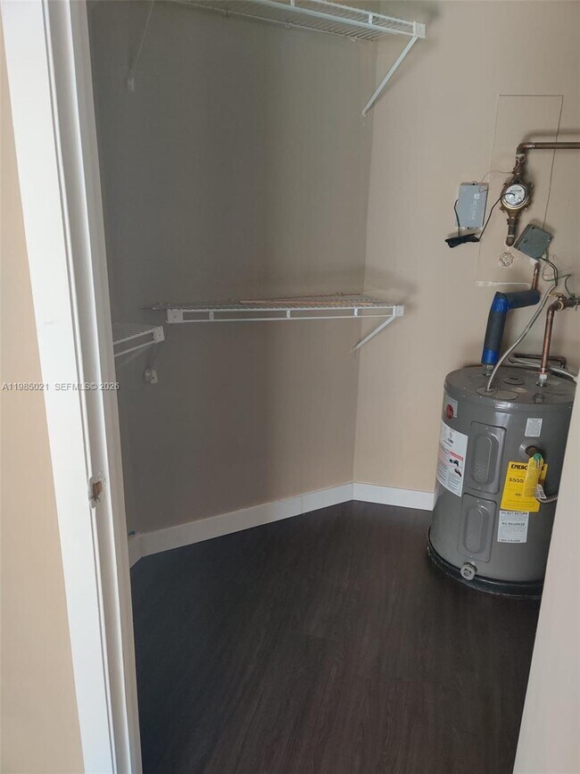 Building Photo - 8290 Lake Dr