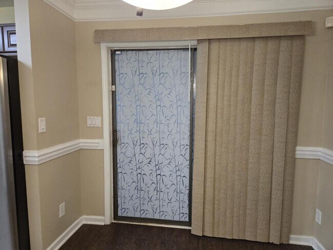 Building Photo - 460 Paxton Pl