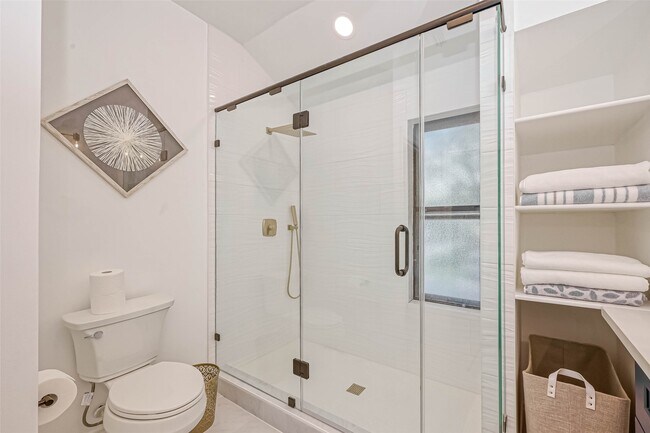 Building Photo - 5613 St Paul St