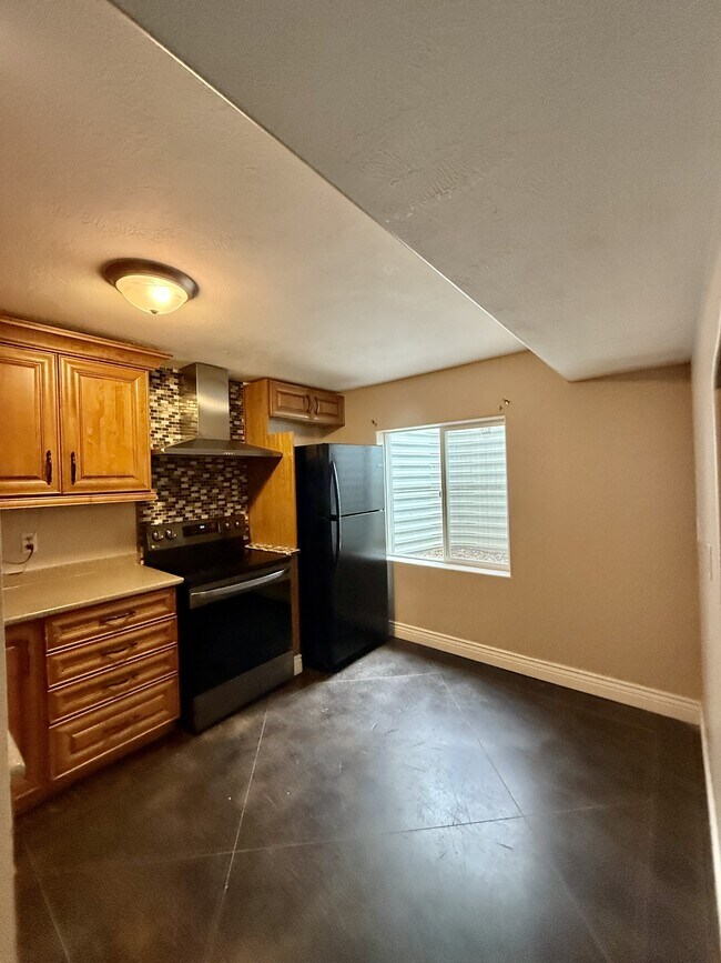 Building Photo - 4427 Lago Grande Dr