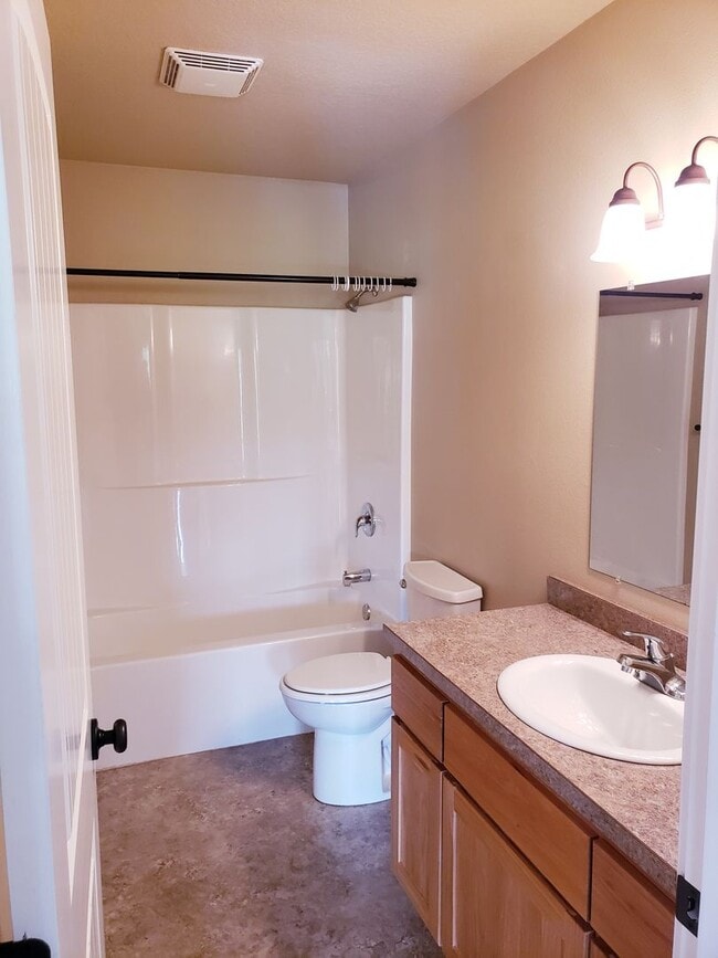 Building Photo - 3bedroom 2bath House