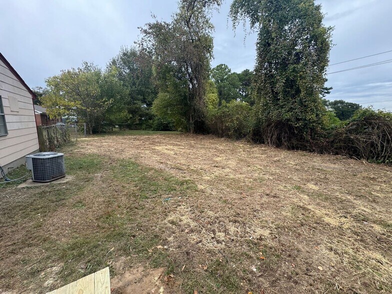 Building Photo - 1722 Northfield Dr