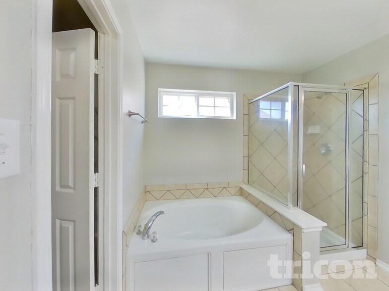 Building Photo - 141 Carnousty Dr